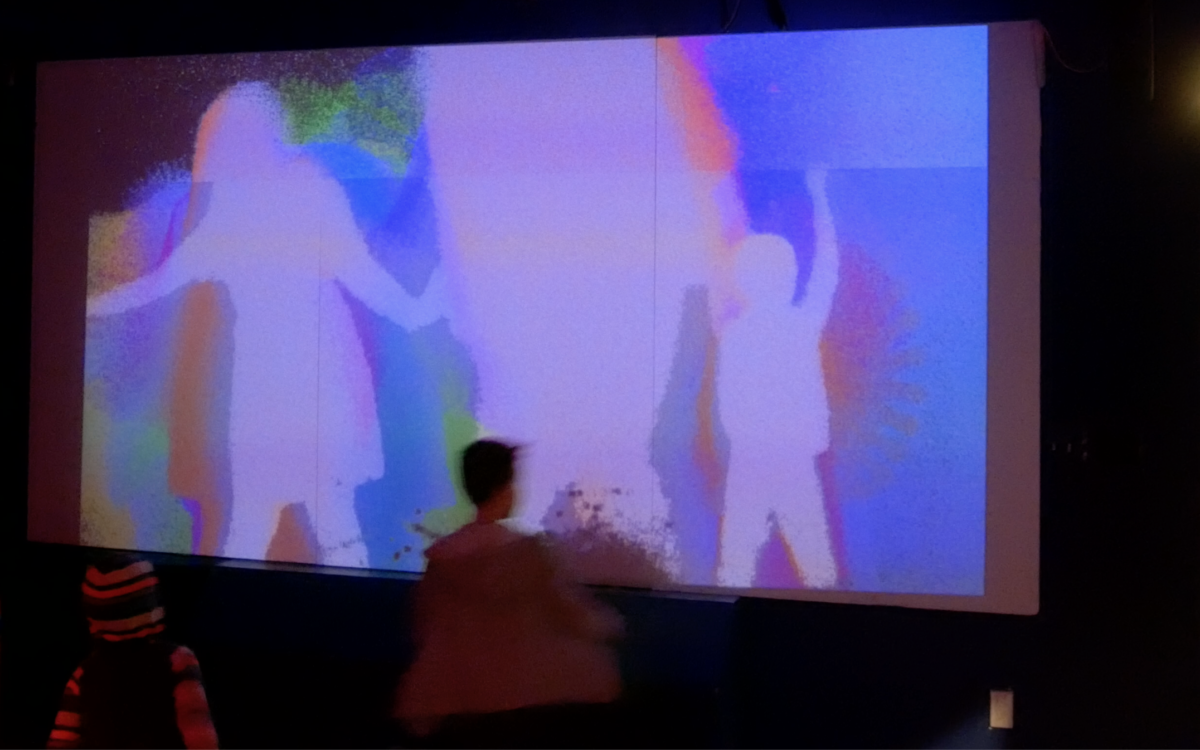 A screen that shows the outlines of three bodies in blue, purple, red, and green. 